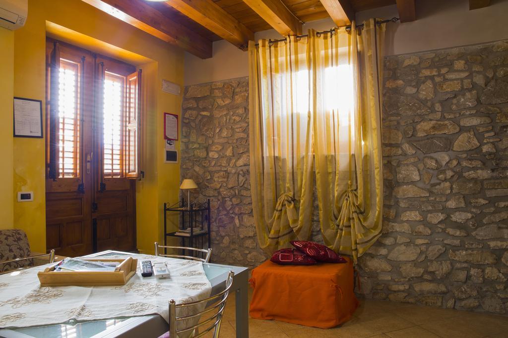Casa Vacanze Caccamo Santa Lucia Bagian luar foto