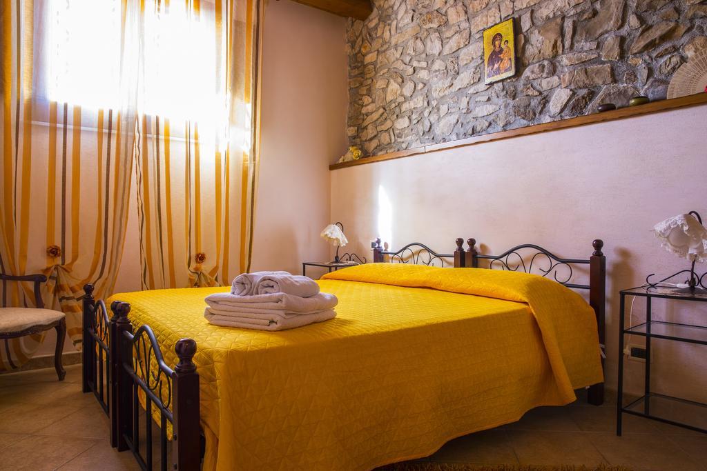 Casa Vacanze Caccamo Santa Lucia Bagian luar foto