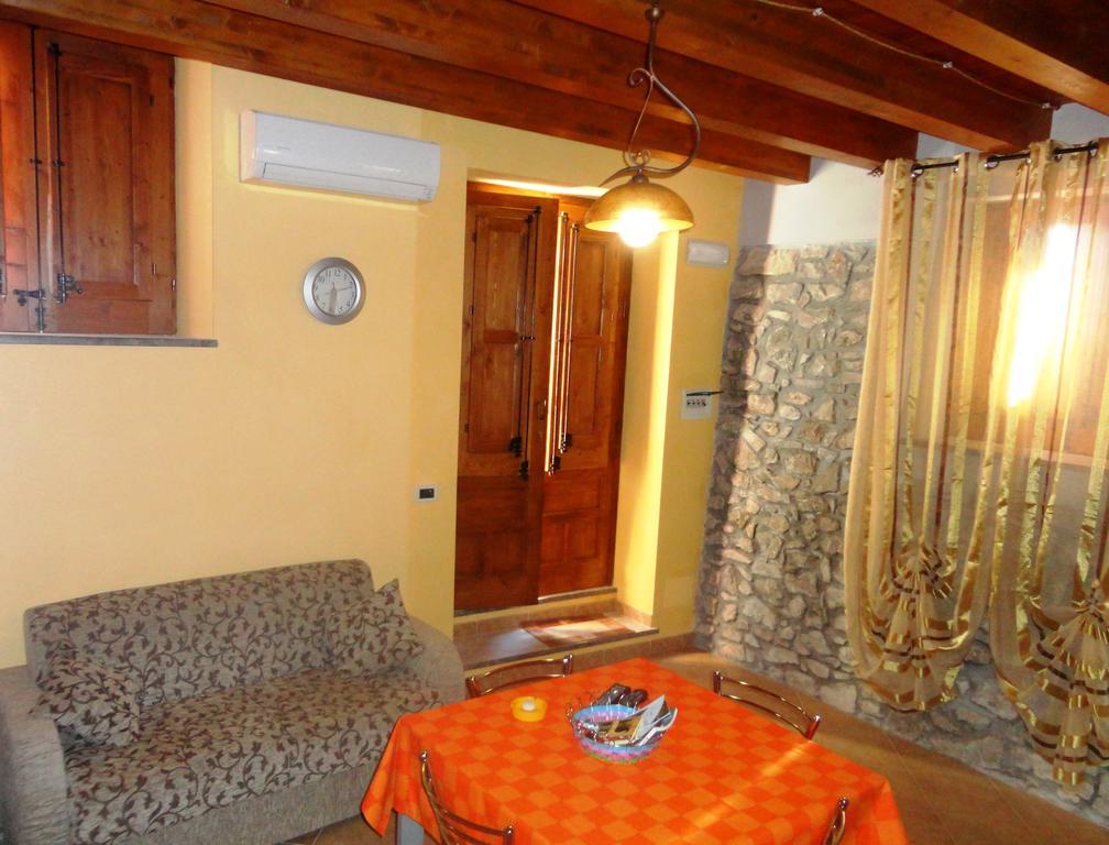 Casa Vacanze Caccamo Santa Lucia Ruang foto