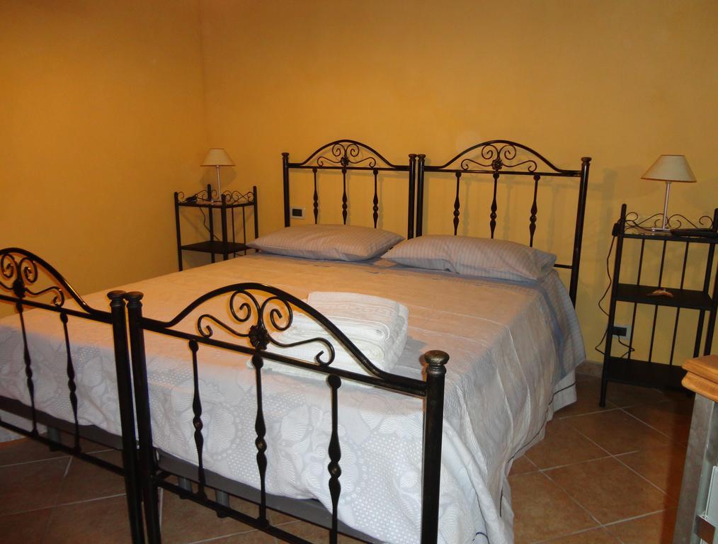 Casa Vacanze Caccamo Santa Lucia Ruang foto